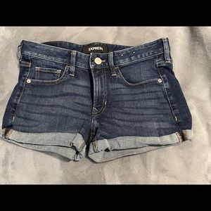 Express relaxed low rise shortie